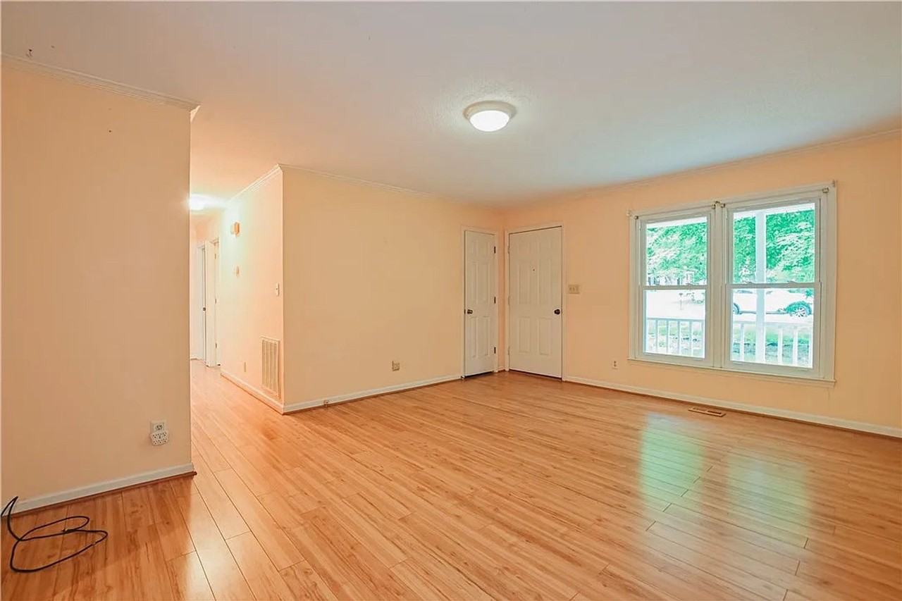 604 Sanderson Dr - Photo 2 of 31