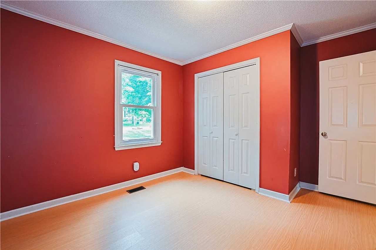 604 Sanderson Dr - Photo 7 of 31