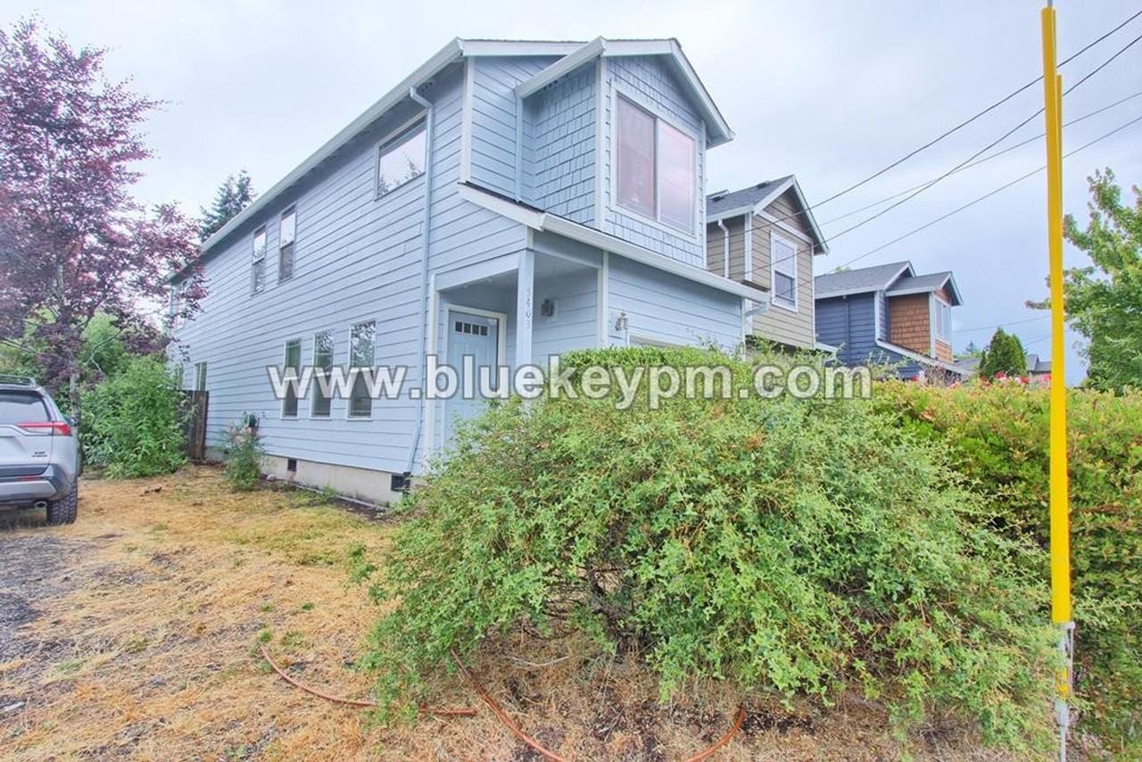 5403 Southeast Flavel Street - Photo 2 of 16