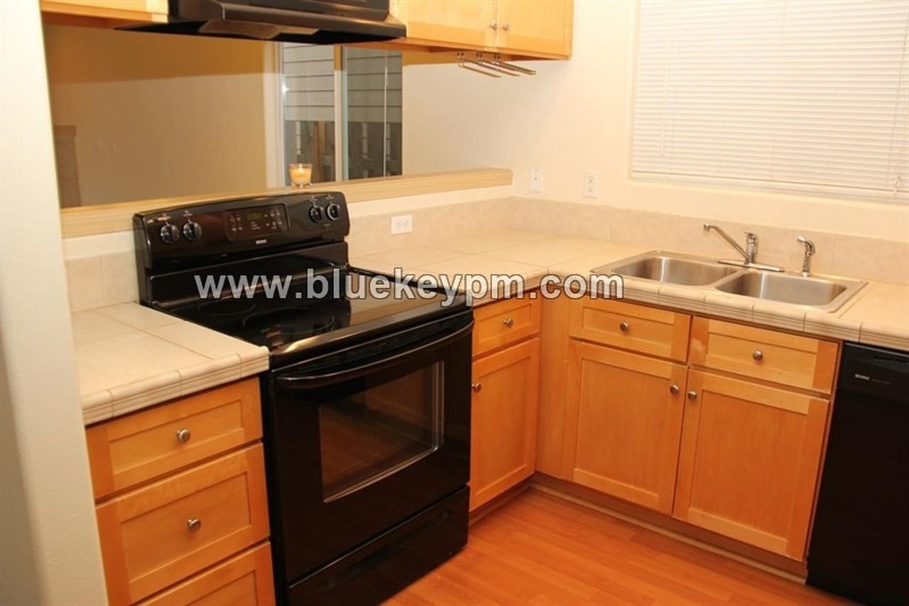 5403 Southeast Flavel Street - Photo 3 of 16