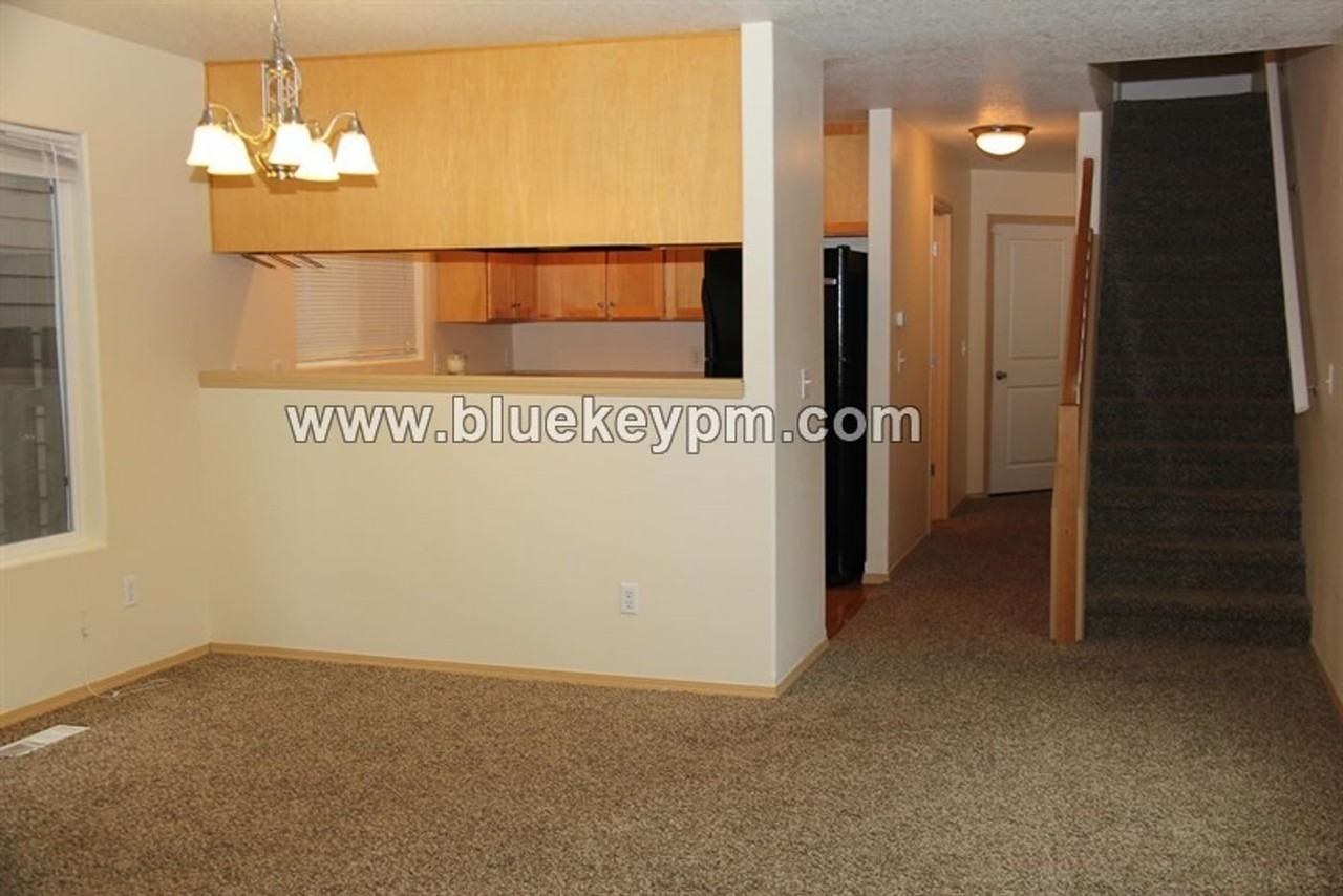 5403 Southeast Flavel Street - Photo 5 of 16