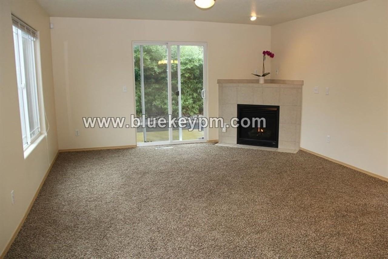 5403 Southeast Flavel Street - Photo 6 of 16