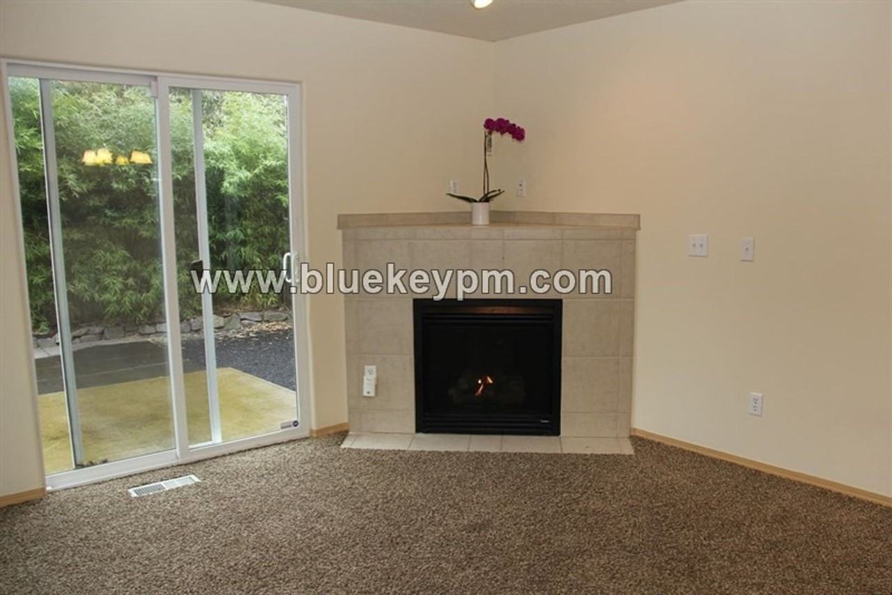 5403 Southeast Flavel Street - Photo 7 of 16