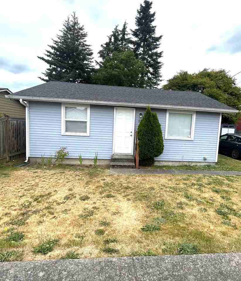 939 Alder Ave - Photo 2 of 15