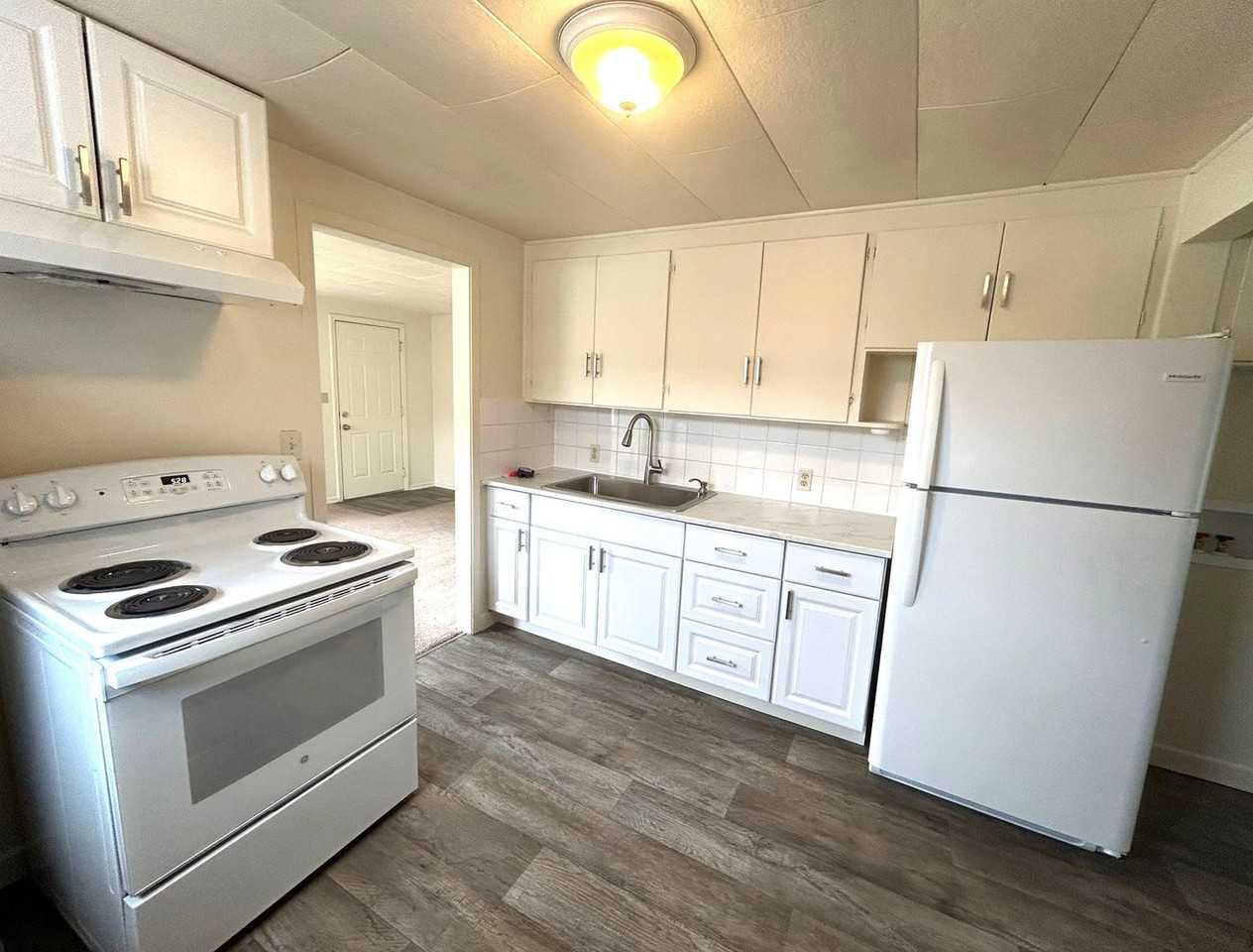 939 Alder Ave - Photo 4 of 15
