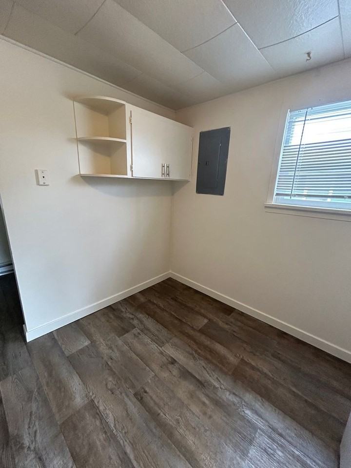939 Alder Ave - Photo 6 of 15