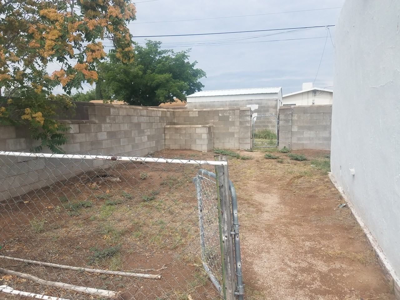 1204 S Gold Ave - Photo 3 of 13