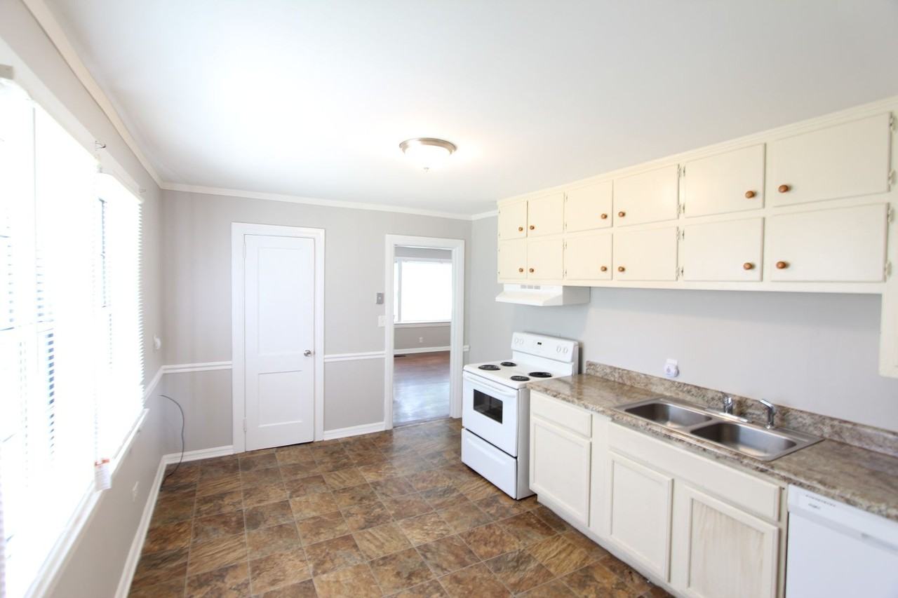 901 Meadowbrook Dr - Photo 2 of 13