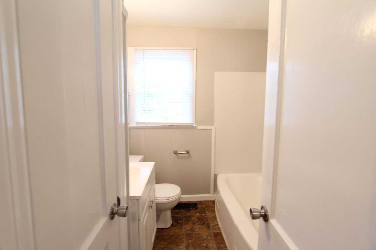 901 Meadowbrook Dr - Photo 4 of 13