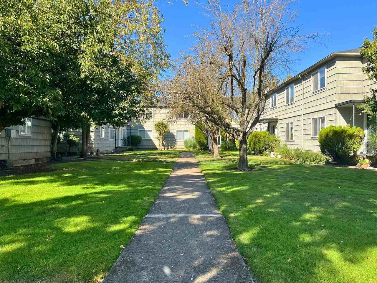 355 355 E 19th  - 11 #11 - Photo 2 of 17