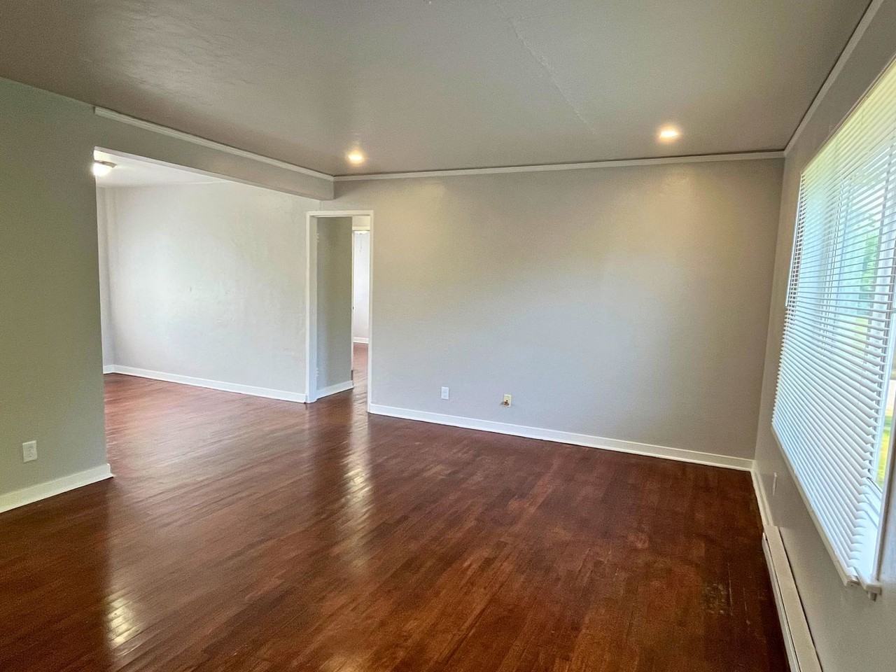 355 355 E 19th  - 11 #11 - Photo 3 of 17