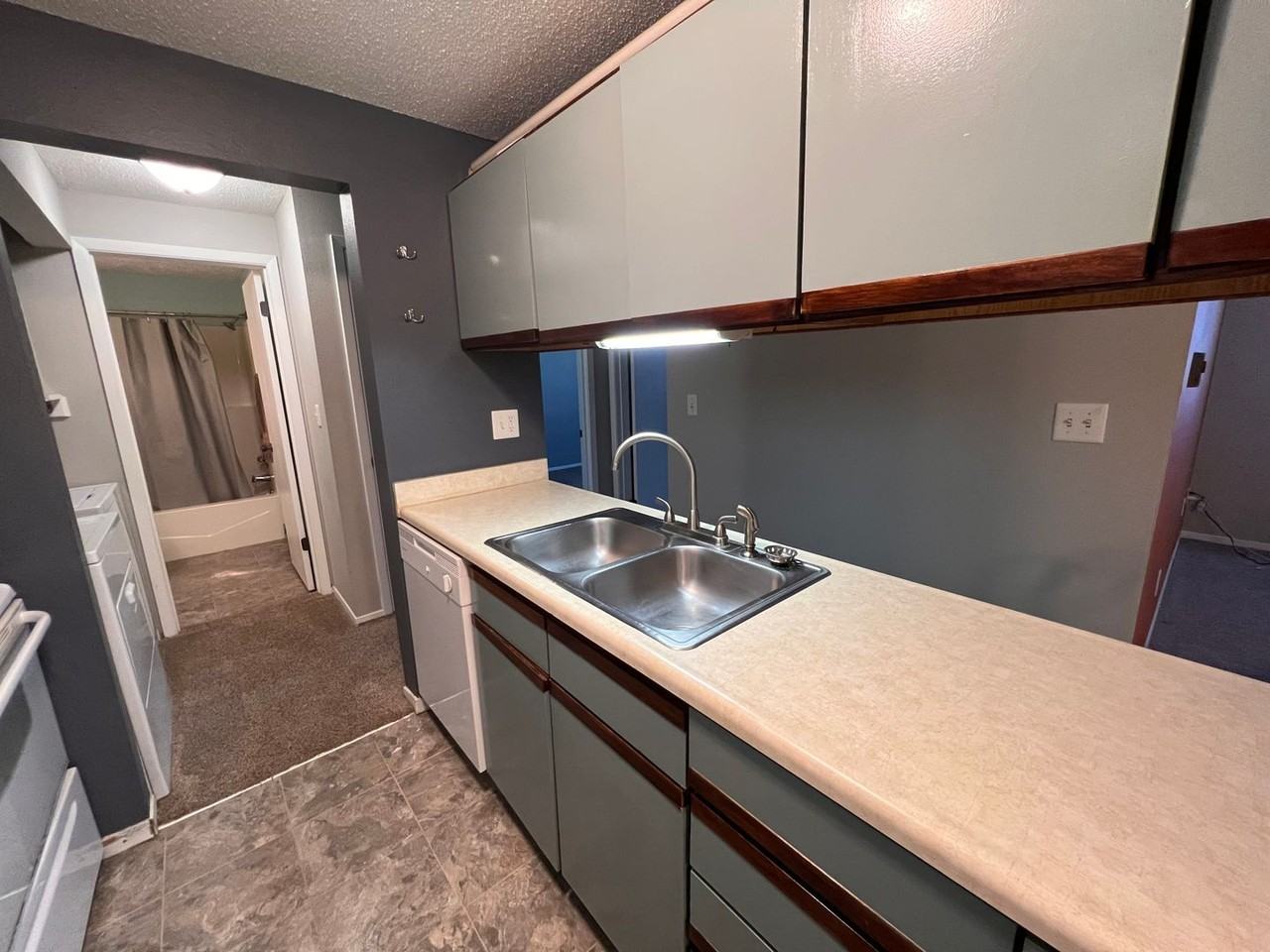 902 Benton Dr - Photo 3 of 24