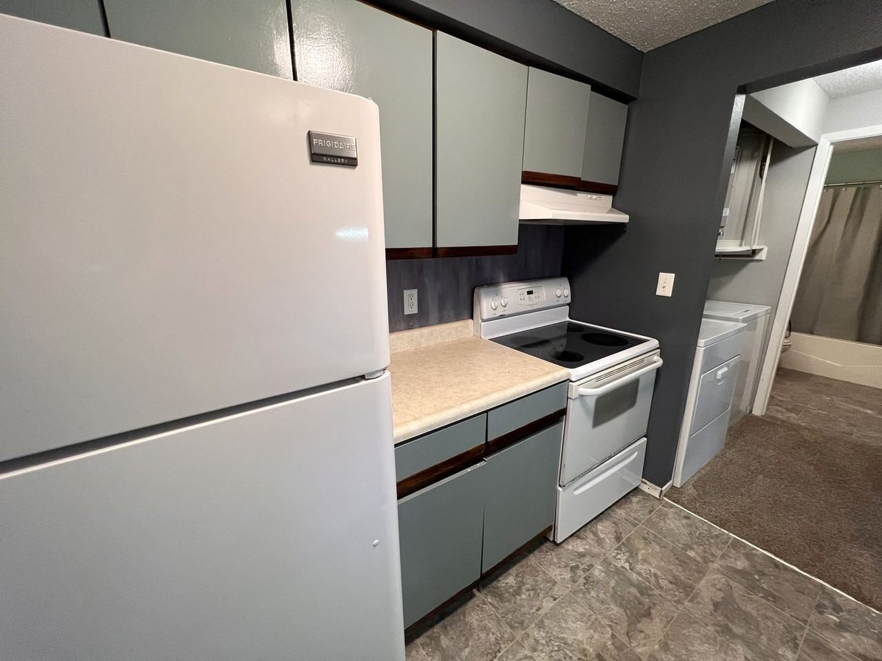 902 Benton Dr - Photo 4 of 24