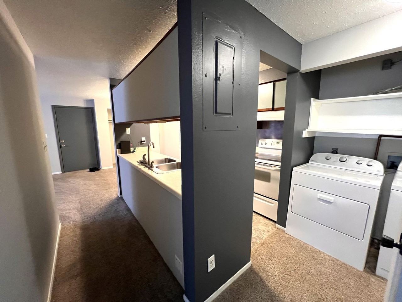 902 Benton Dr - Photo 6 of 24