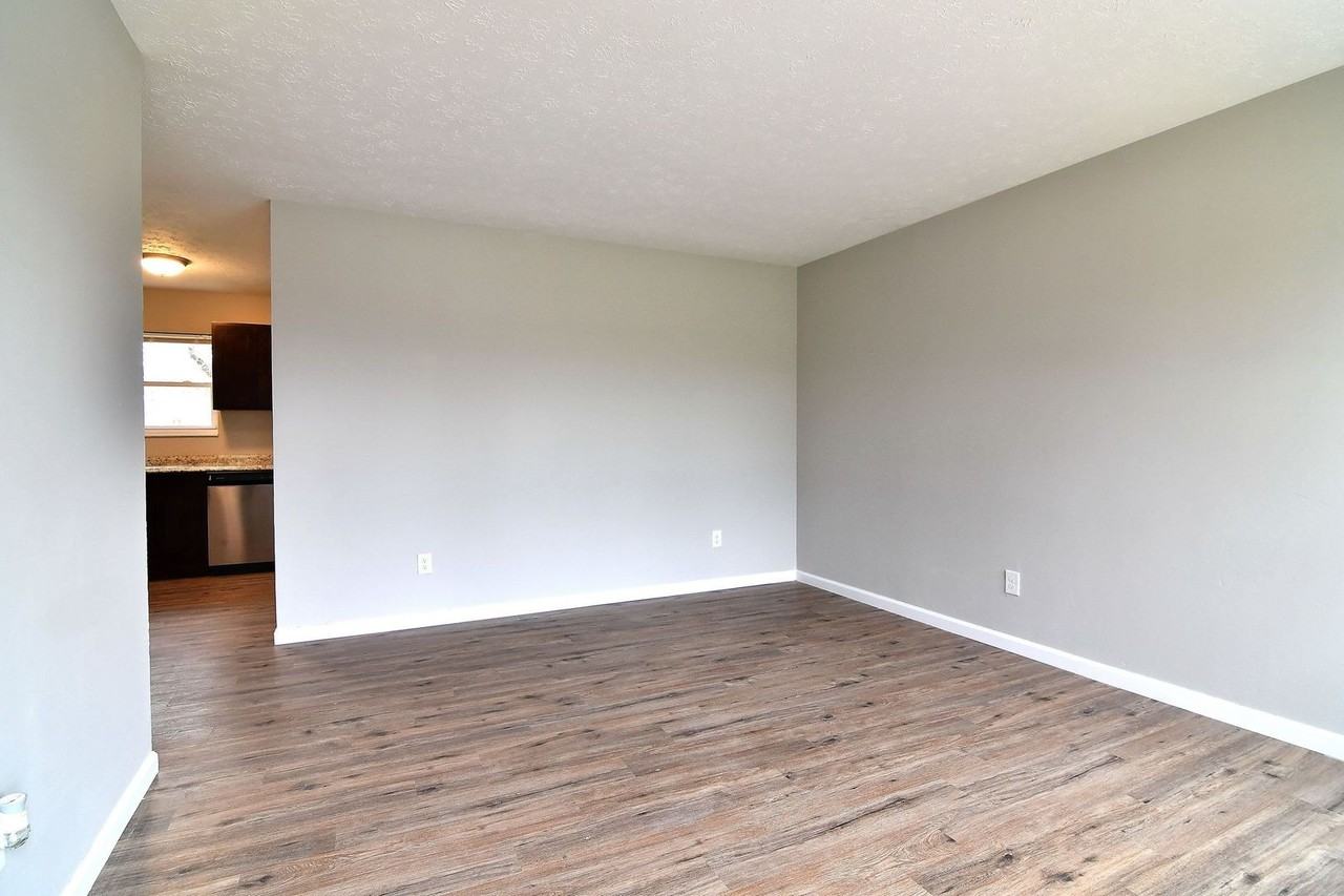 552 Blossom Rd - Photo 3 of 13