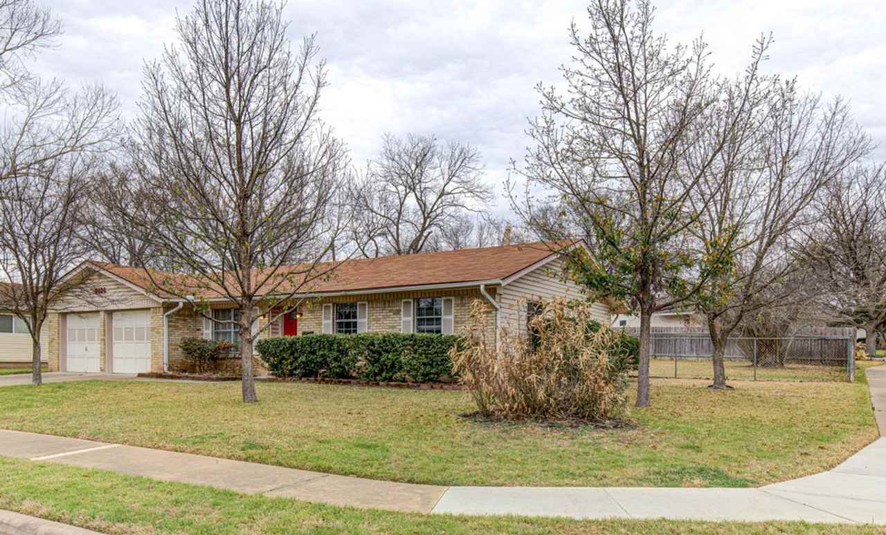 8424 Jamestown Dr - Photo 2 of 16