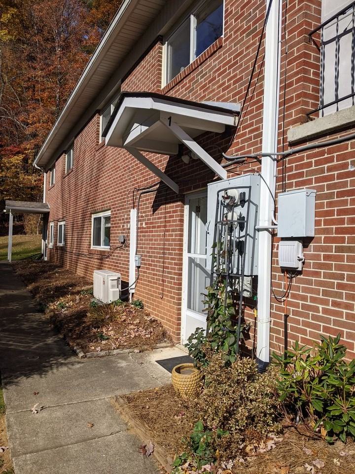 433 Hillcrest Cir - Photo 2 of 22