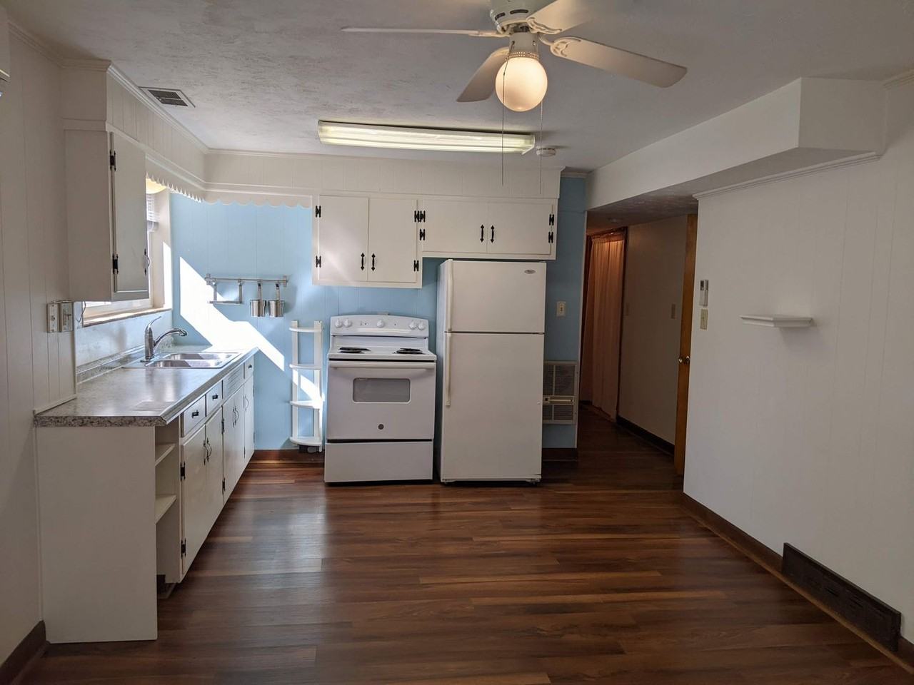 433 Hillcrest Cir - Photo 5 of 22