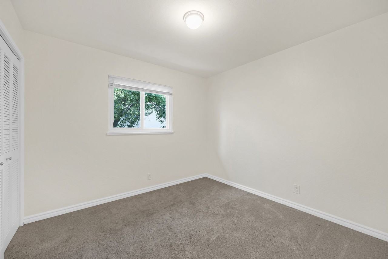 8 Stephens Ct - Photo 7 of 32