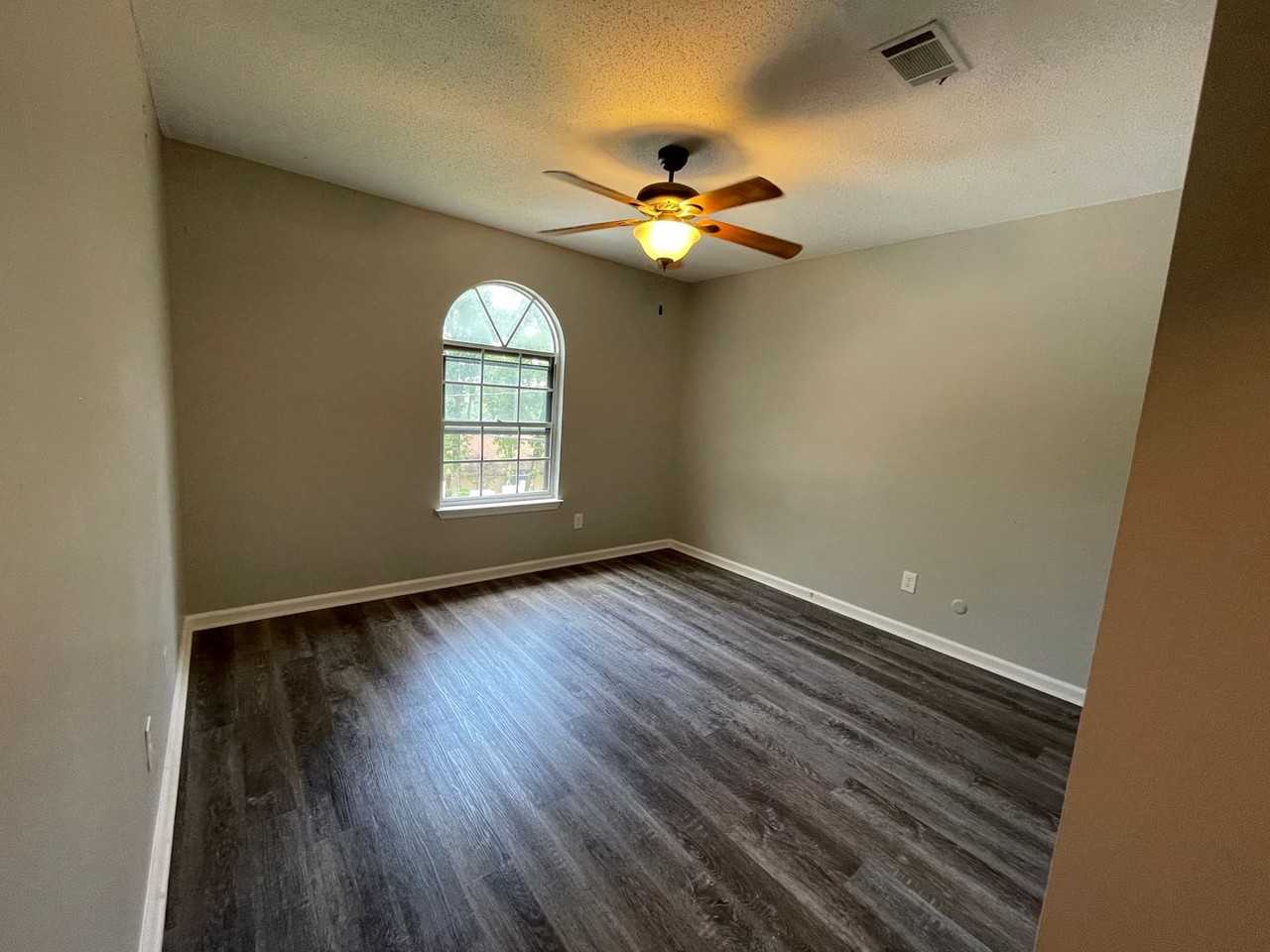 11801 Pleasant Forest Drive - Photo 5 of 13