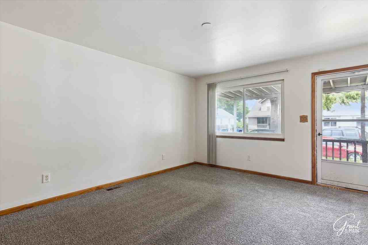 8684 Republic Ave - Photo 4 of 22