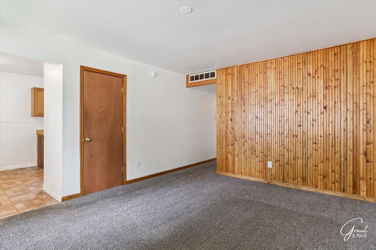 8684 Republic Ave - Photo 6 of 22