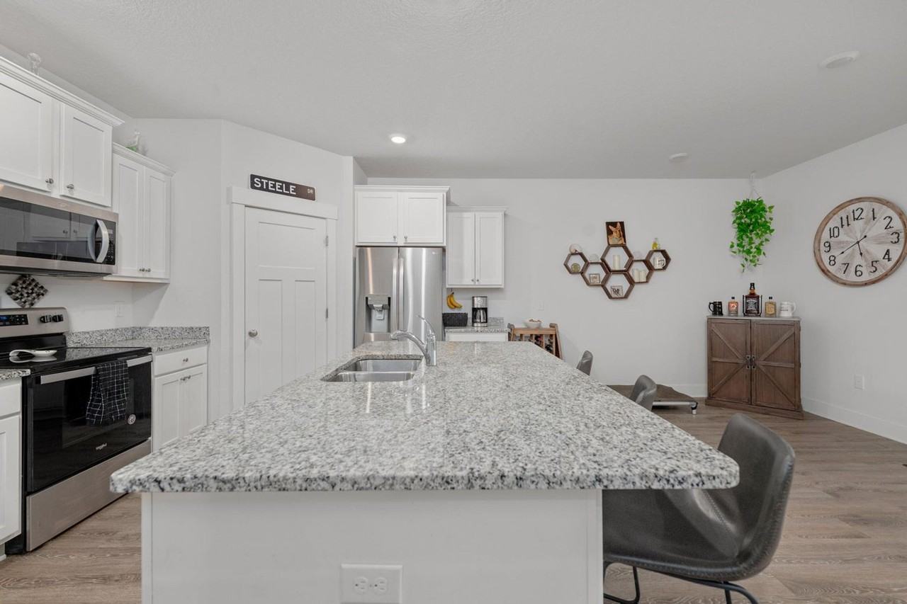 6196 Jenks Dr - Photo 6 of 26