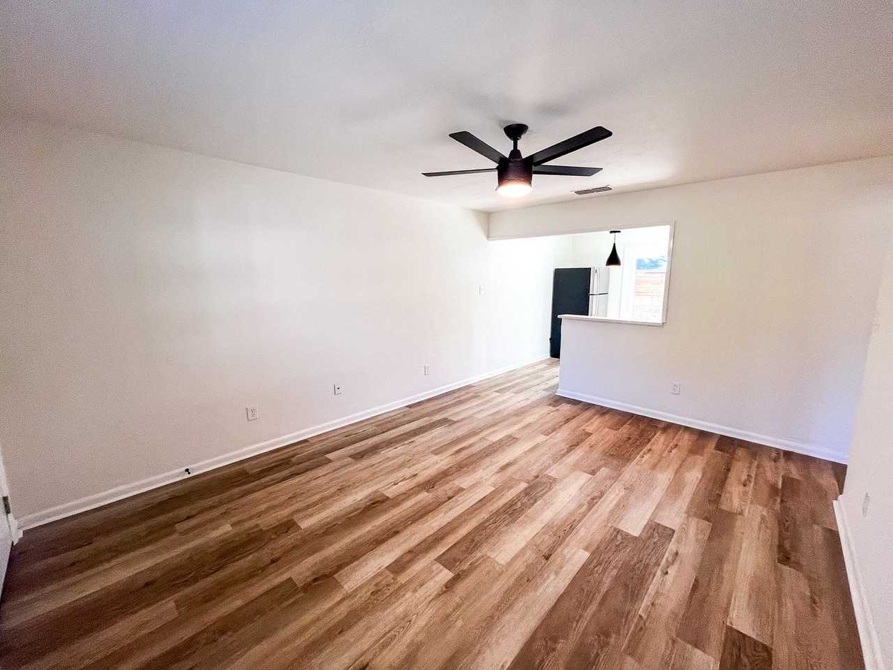 414 Se 8th St - Photo 2 of 17