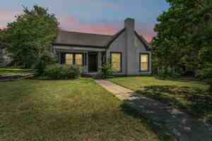 featured image of 720 E Walnut St