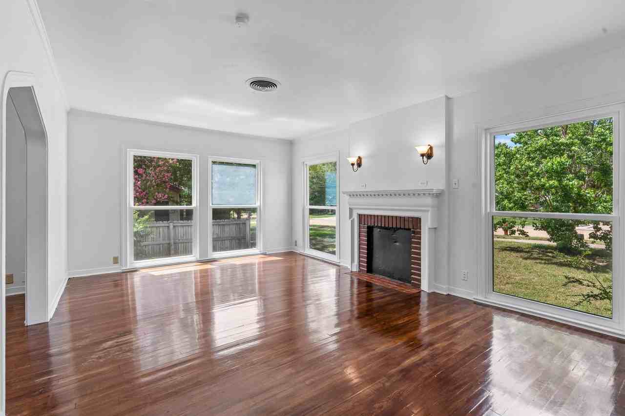 720 E Walnut St - Photo 3 of 40