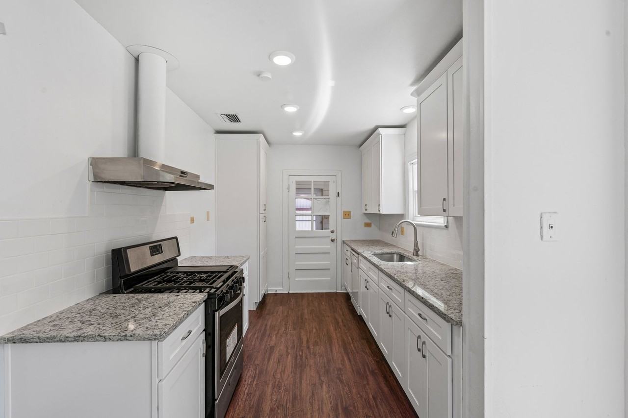 720 E Walnut St - Photo 4 of 40