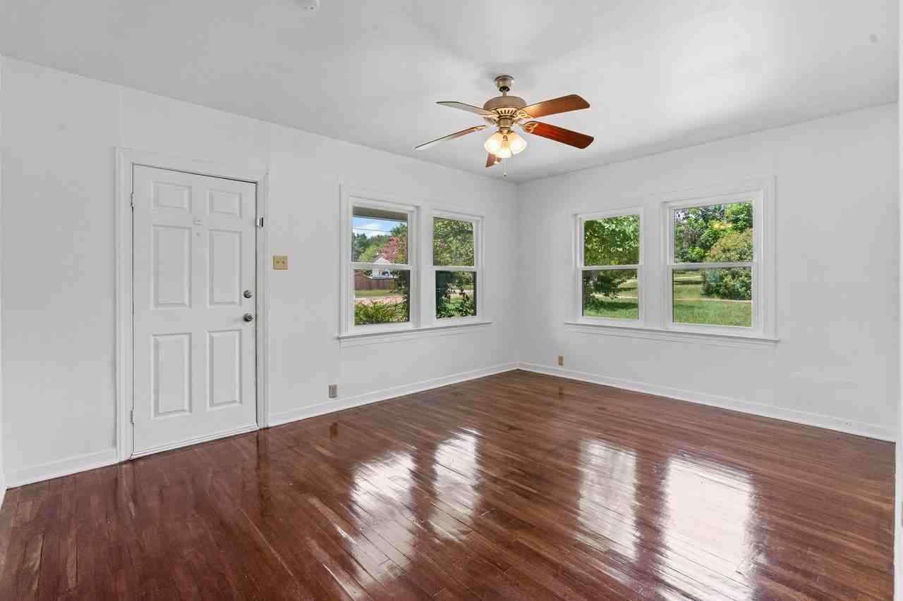 720 E Walnut St - Photo 6 of 40