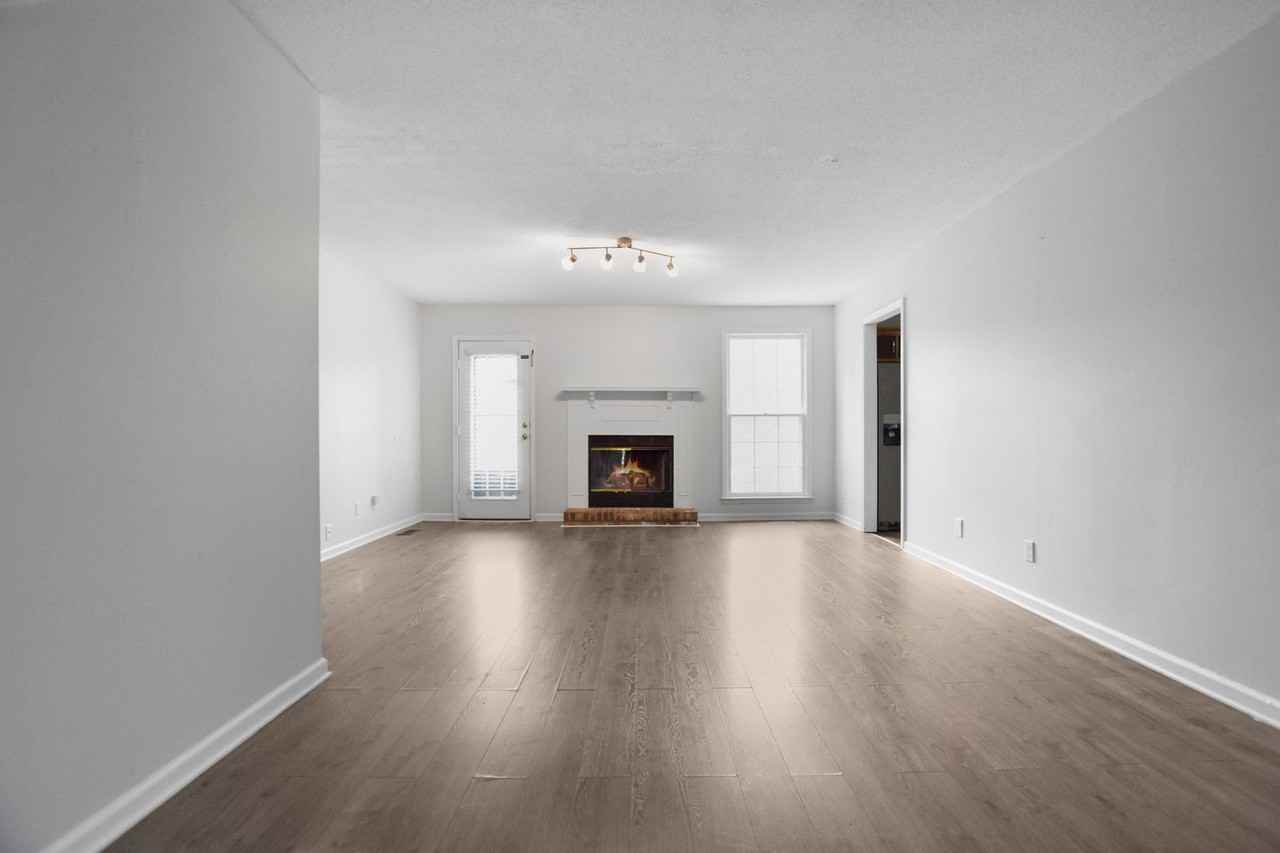 1125 Stonebrook Dr - Photo 2 of 22