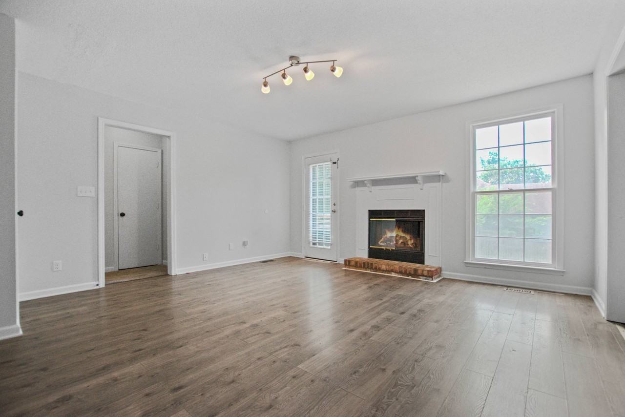 1125 Stonebrook Dr - Photo 3 of 22