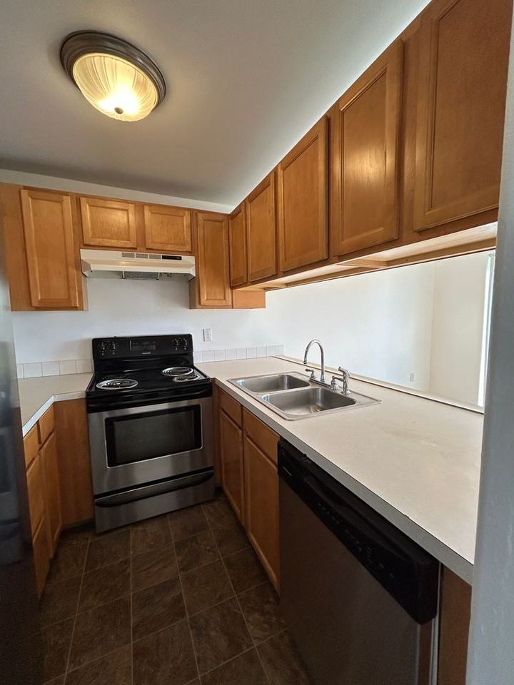 1127 Sw 27th St - Photo 3 of 19