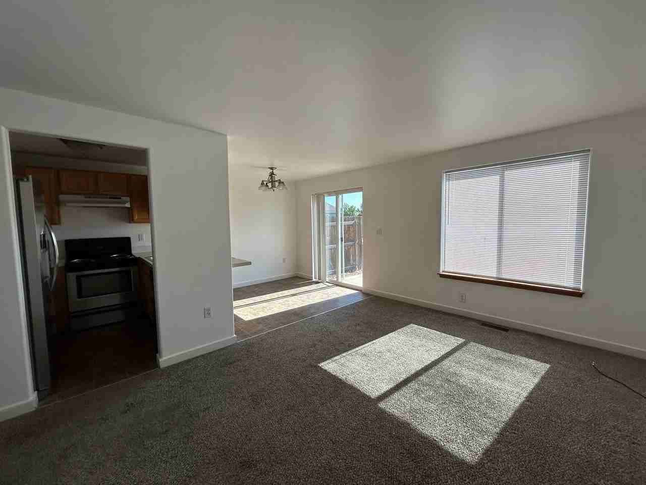 1127 Sw 27th St - Photo 6 of 19