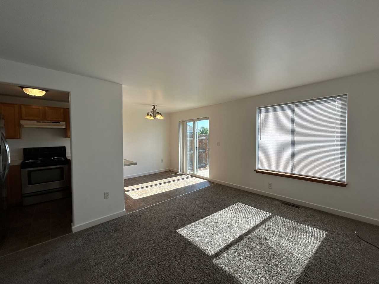 1127 Sw 27th St - Photo 7 of 19