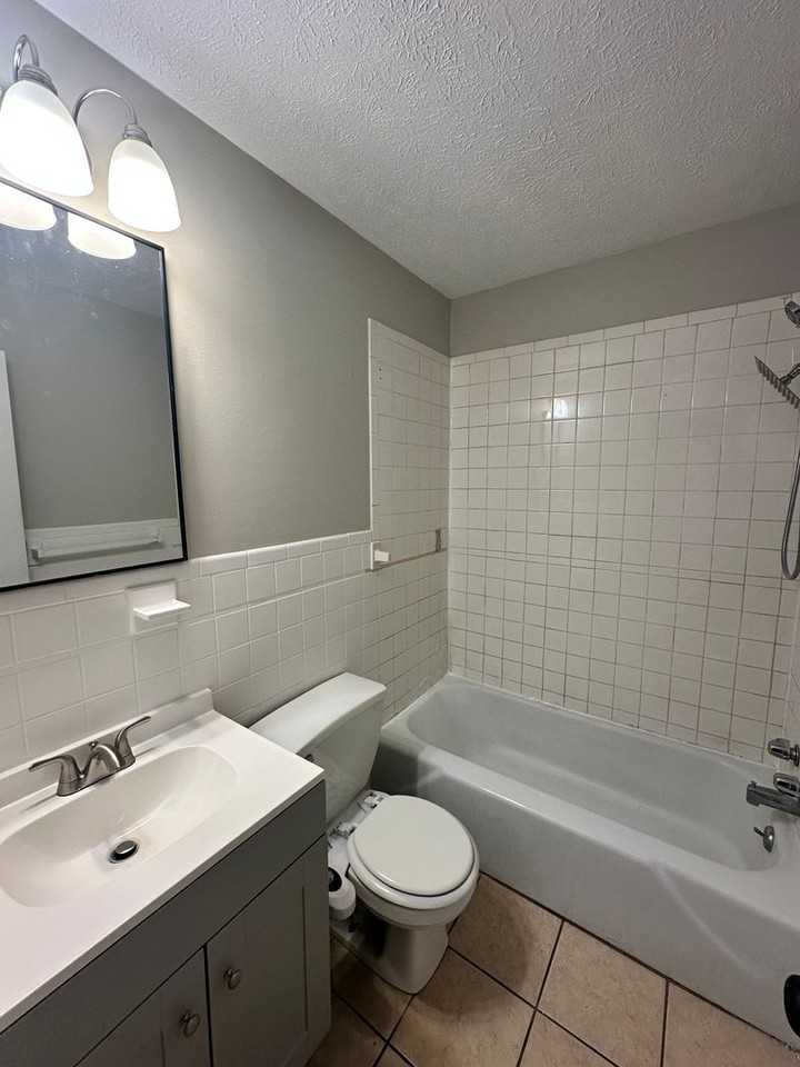 308 Bond St - Photo 2 of 13