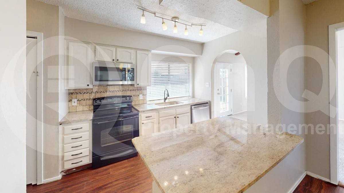 5306 Princess Ct - Photo 3 of 10