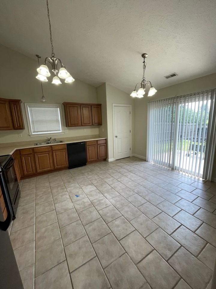 1417 Shining Armor Ln - Photo 3 of 19