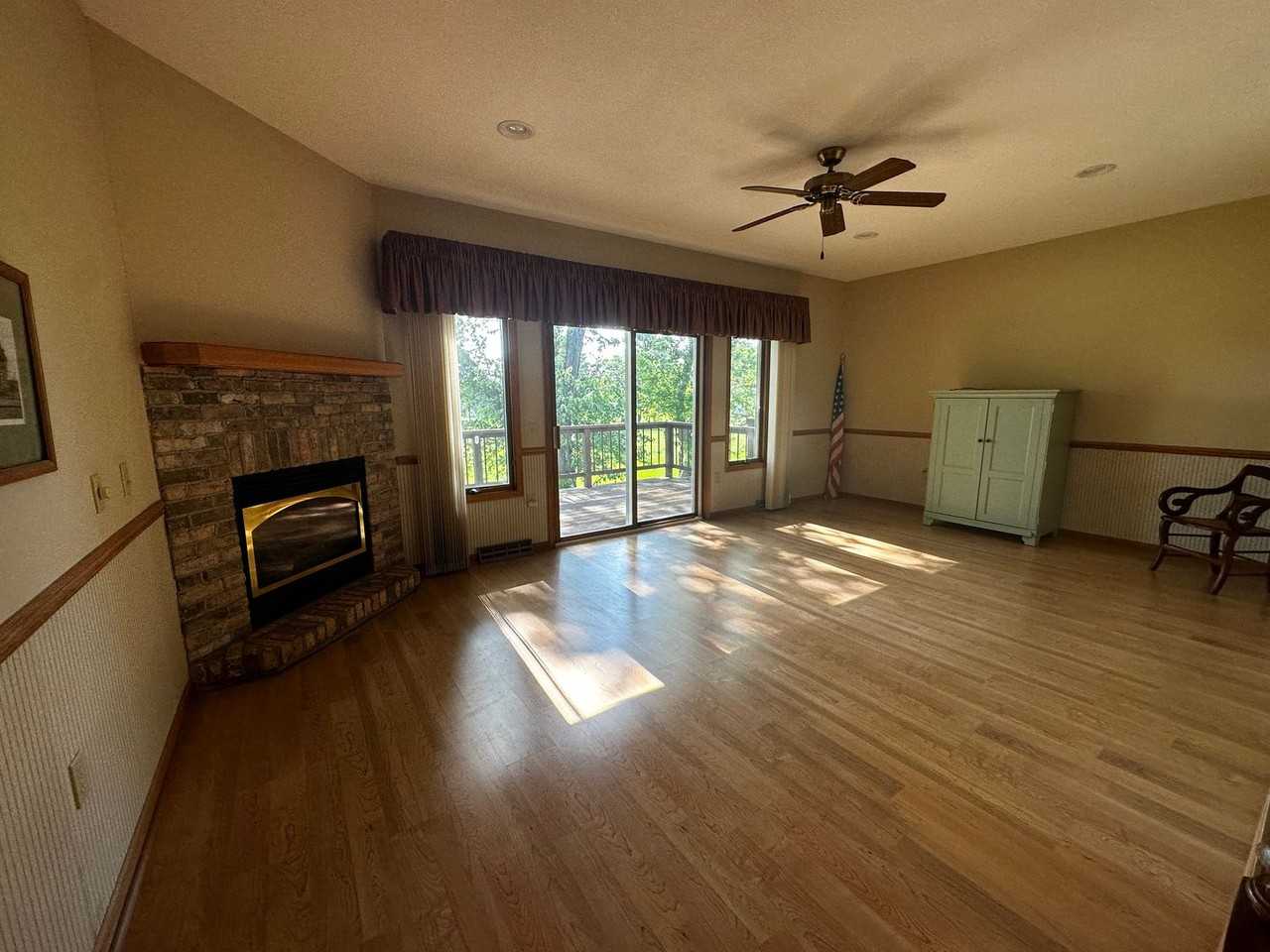 1515 Hackett St - Photo 3 of 23