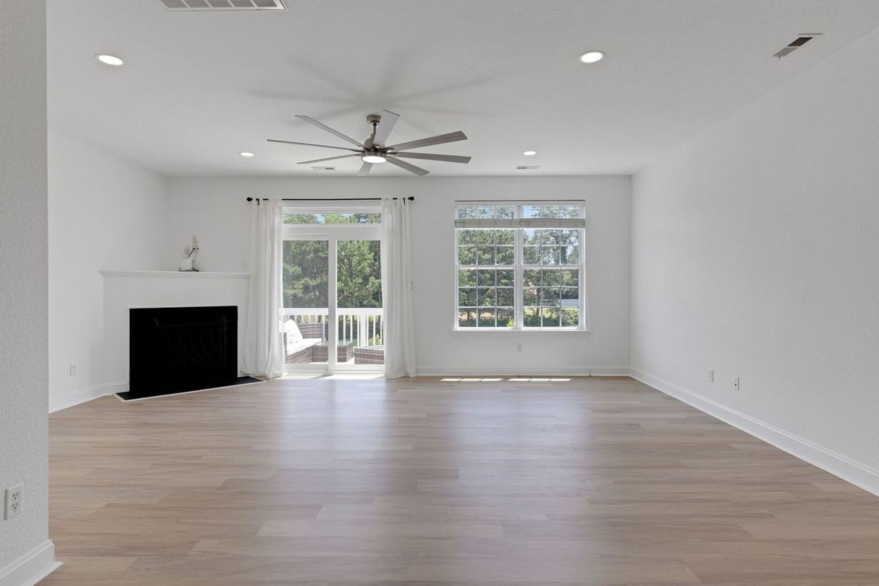 4577 Leamore Square Rd - Photo 4 of 31