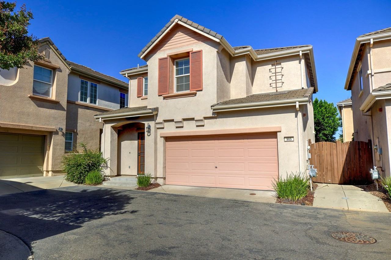 905 Equinox Loop - Photo 2 of 24