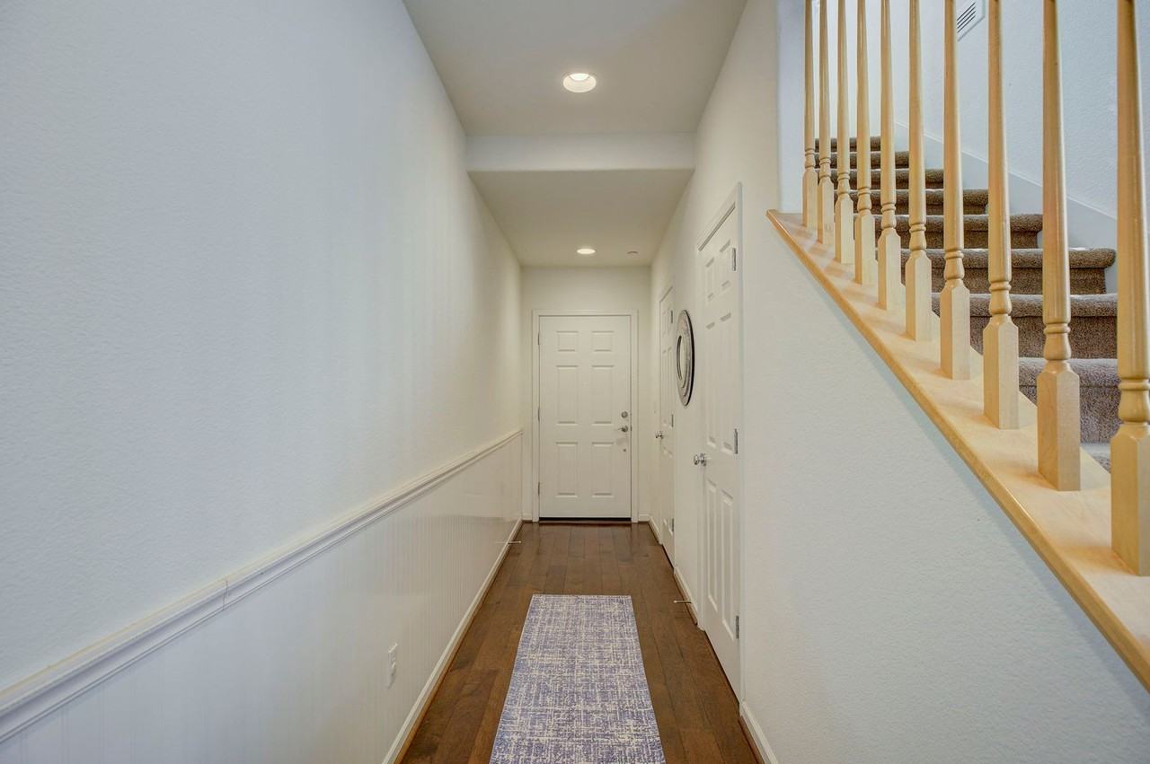 905 Equinox Loop - Photo 4 of 24