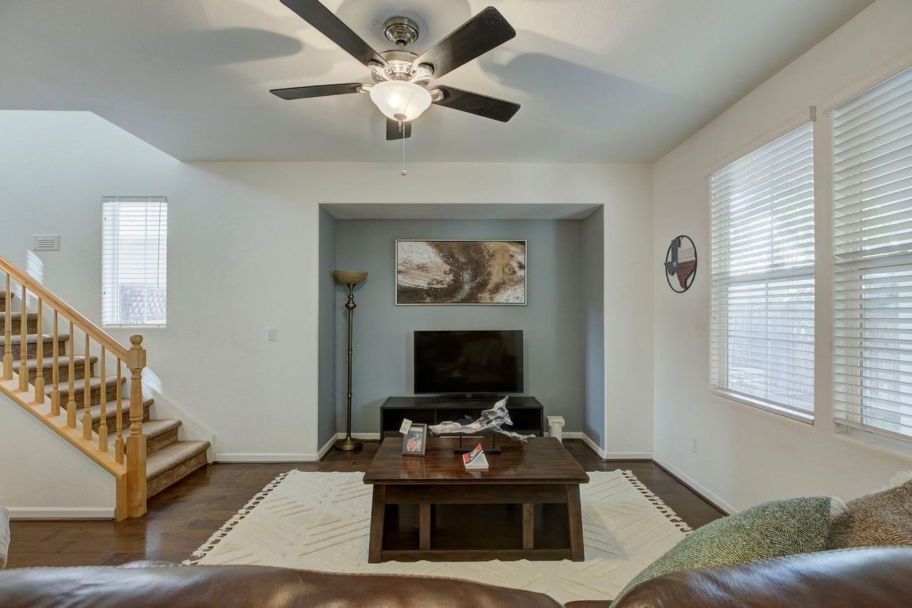 905 Equinox Loop - Photo 6 of 24
