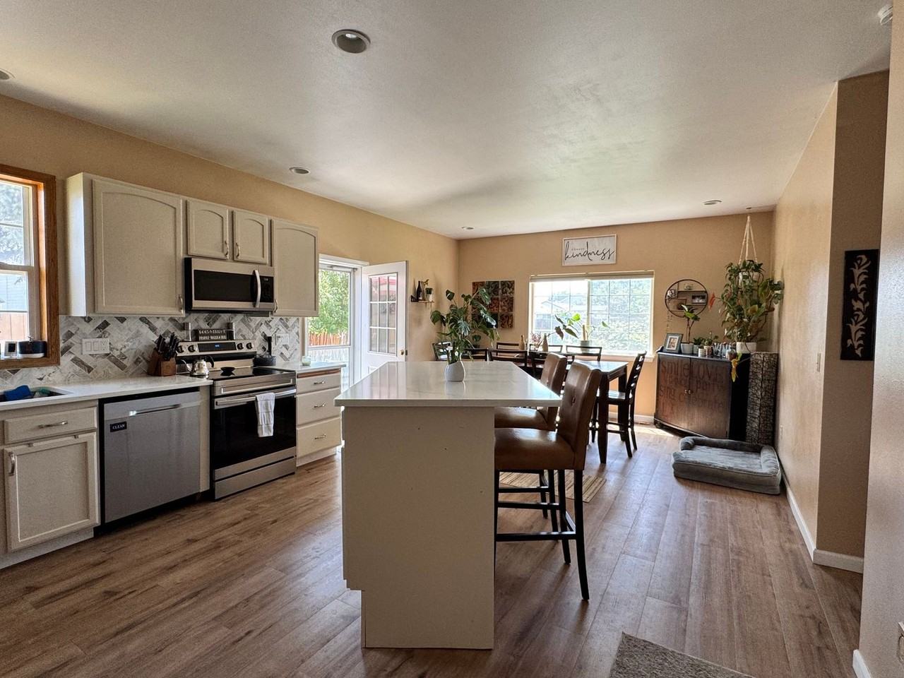 6408 Terry Ave - Photo 3 of 21