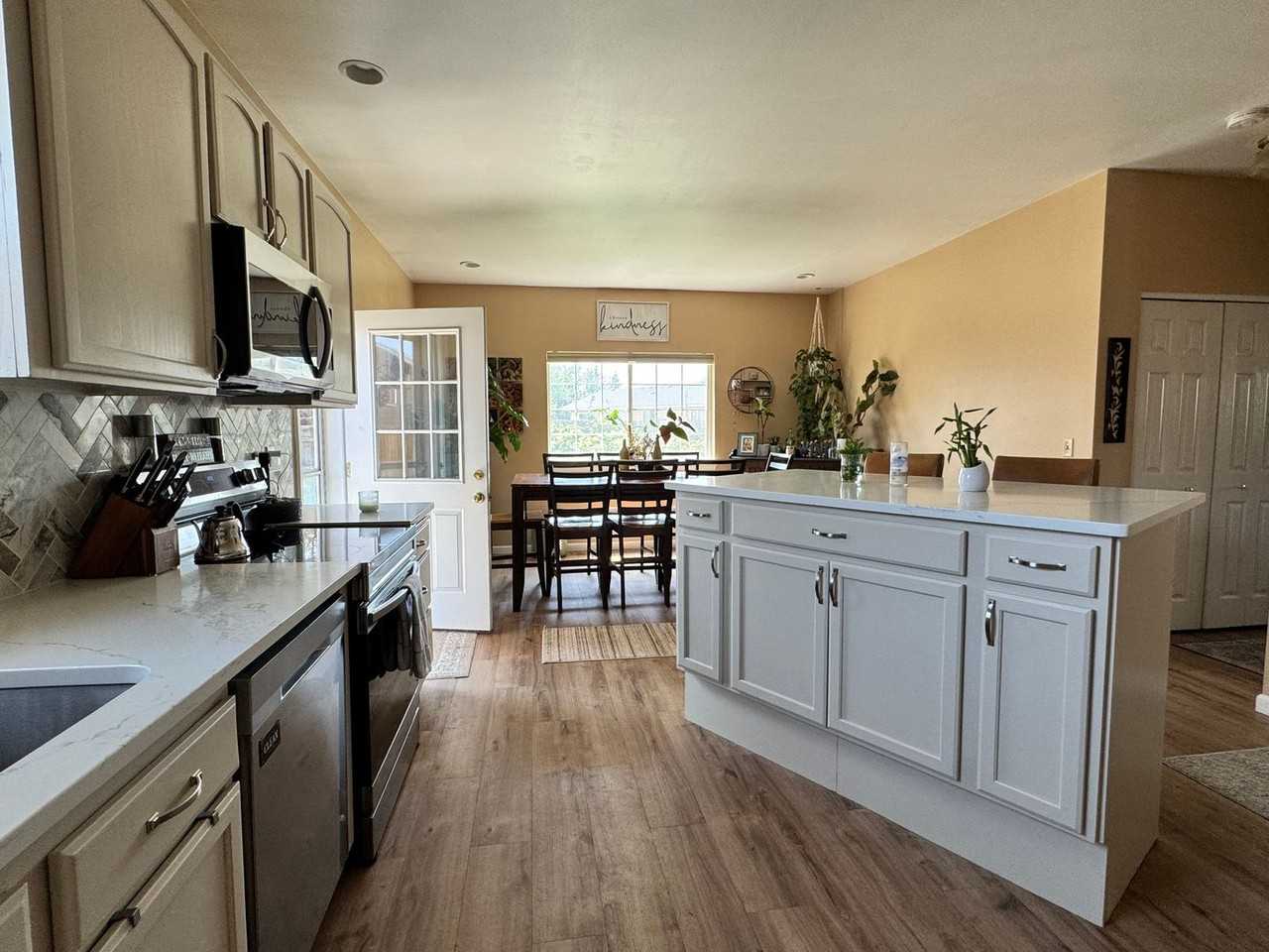 6408 Terry Ave - Photo 4 of 21
