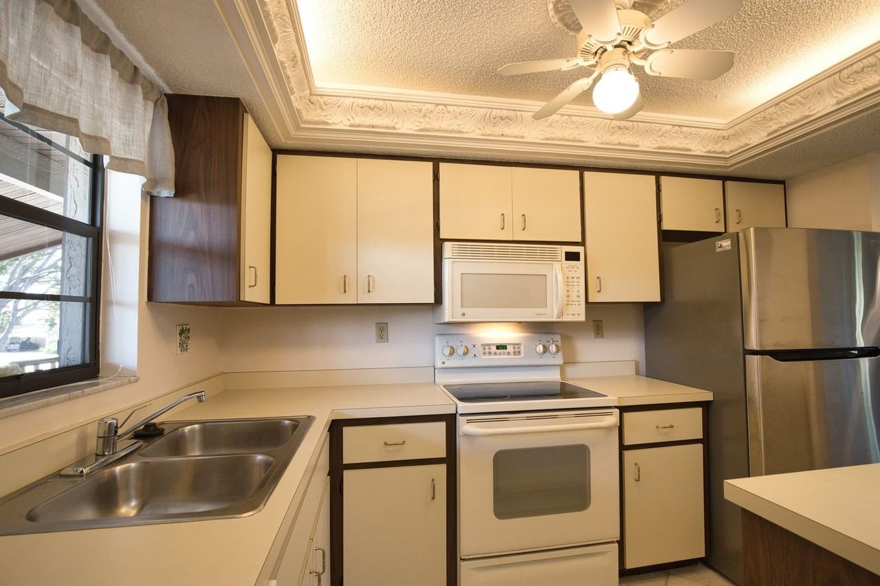 927 Capri Isles Blvd #8 - Photo 6 of 22