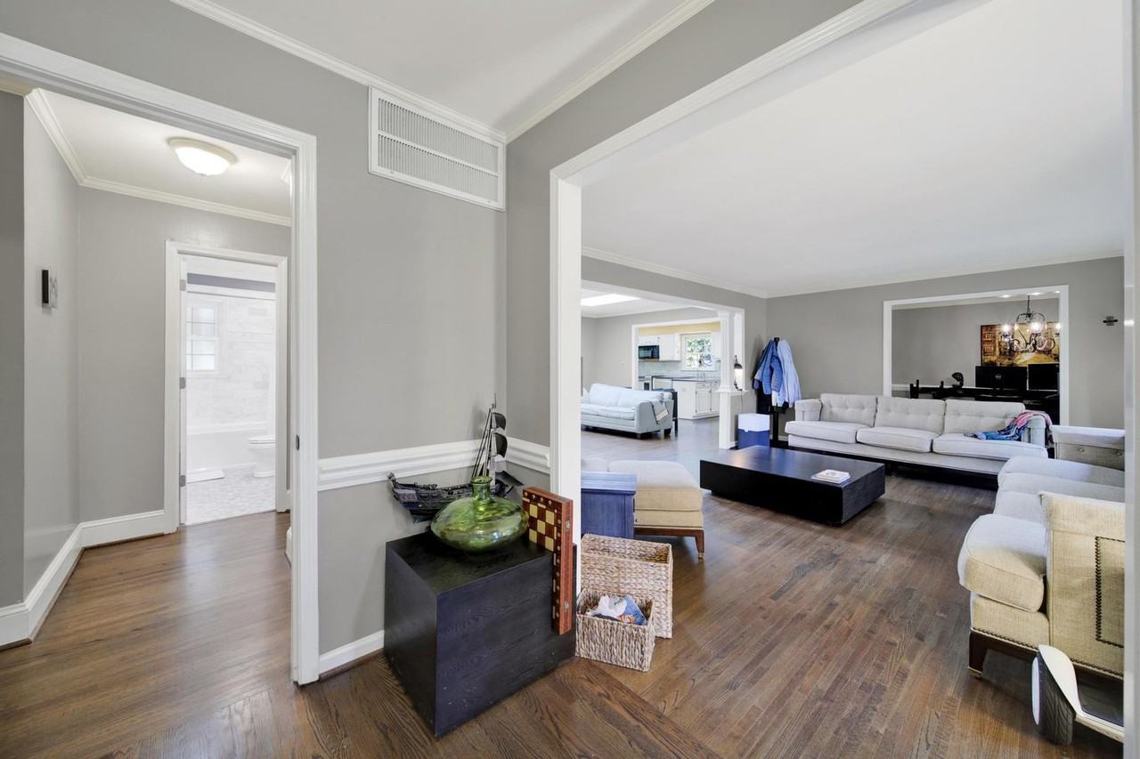 2913 Hinsdale St - Photo 2 of 33