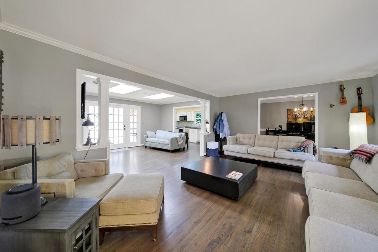 2913 Hinsdale St - Photo 3 of 33